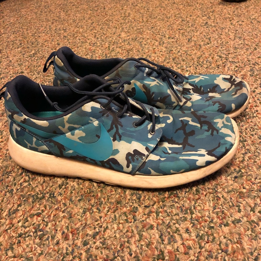 Blue camo Nike Roshe size 10.5